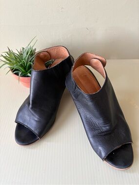 Bueno Lotus Black Open-Toe Leather Heel shoes sz40